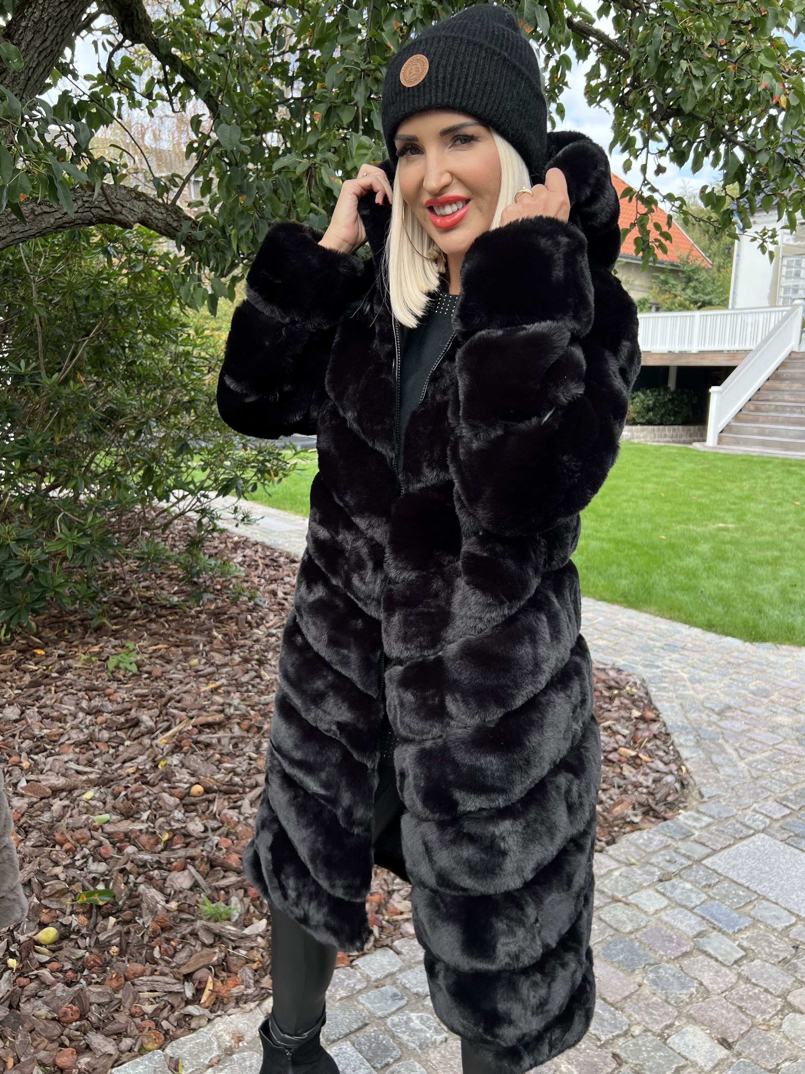 Haley - Snygg päls med huva i falsk päls